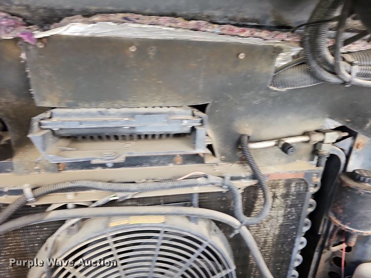 image for item DM1560 1998 Winnebago Adventurer RV