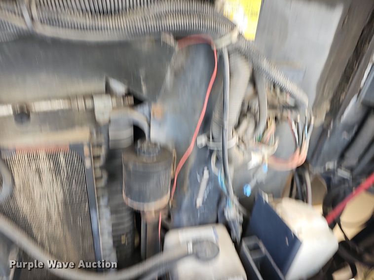 image for item DM1560 1998 Winnebago Adventurer RV