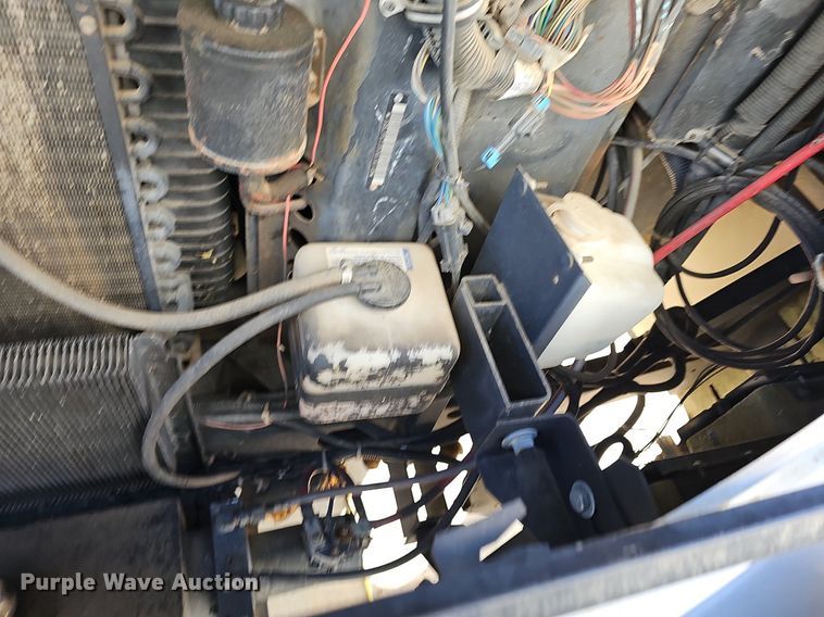 image for item DM1560 1998 Winnebago Adventurer RV