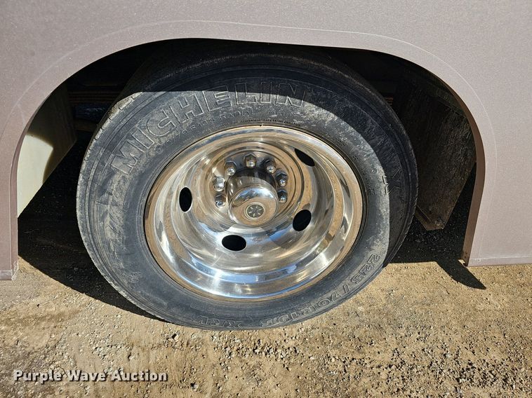 image for item DM1560 1998 Winnebago Adventurer RV