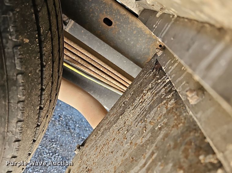 image for item DM1560 1998 Winnebago Adventurer RV