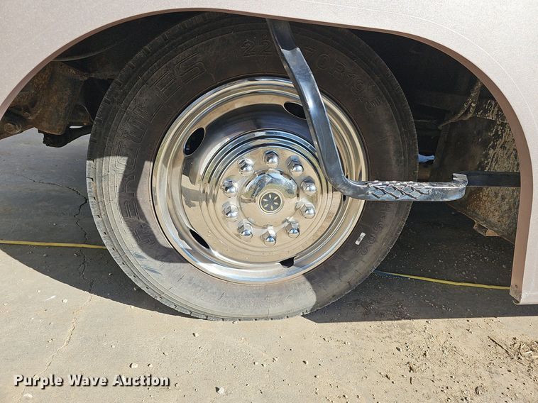 image for item DM1560 1998 Winnebago Adventurer RV