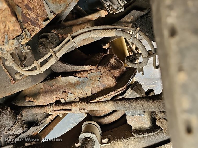 image for item DM1560 1998 Winnebago Adventurer RV