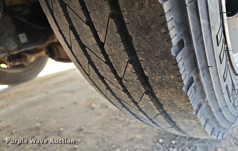 image for item DM1560 1998 Winnebago Adventurer RV