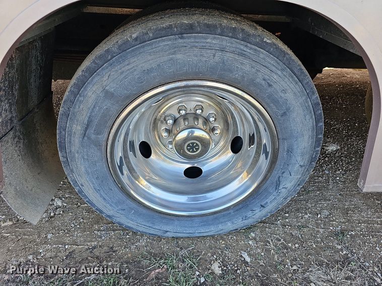 image for item DM1560 1998 Winnebago Adventurer RV