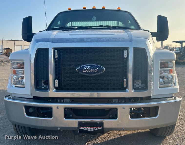 image for item DO1006 2017 Ford F650 flatbed truck