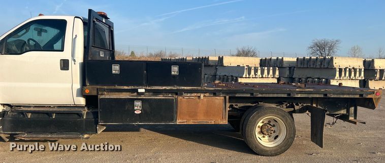 image for item DO1006 2017 Ford F650 flatbed truck