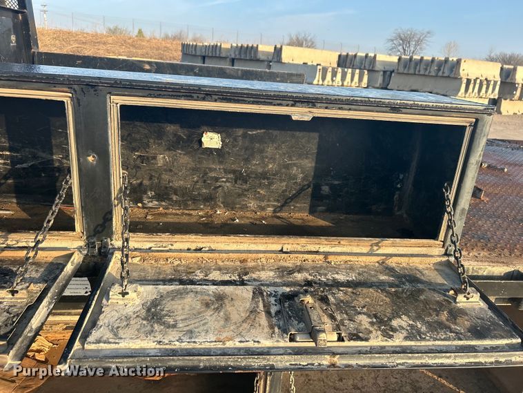 image for item DO1006 2017 Ford F650 flatbed truck