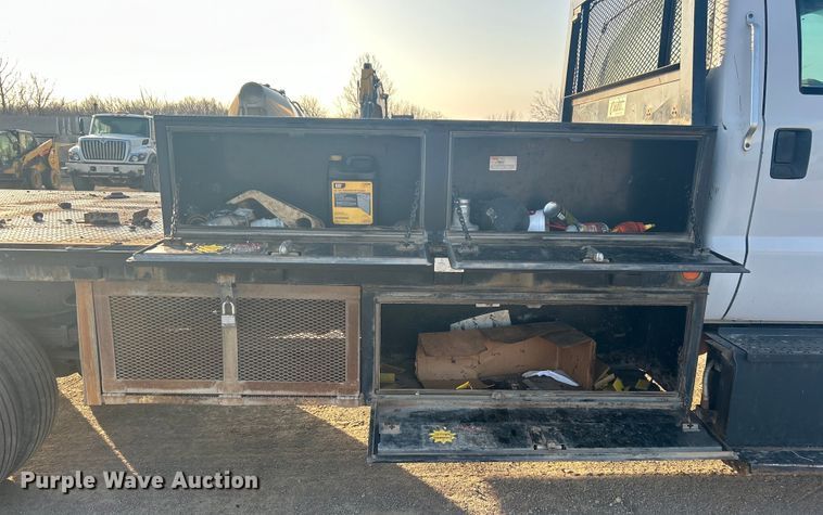 image for item DO1006 2017 Ford F650 flatbed truck