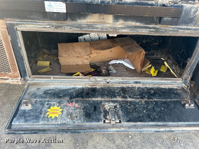 image for item DO1006 2017 Ford F650 flatbed truck