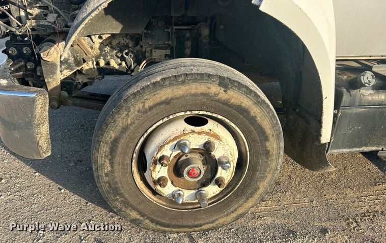 image for item DO1006 2017 Ford F650 flatbed truck