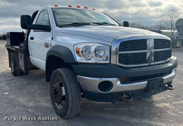 image for item DO1008 2008 Dodge Ram 4500HD flatbed truck