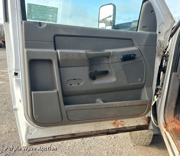 image for item DO1008 2008 Dodge Ram 4500HD flatbed truck