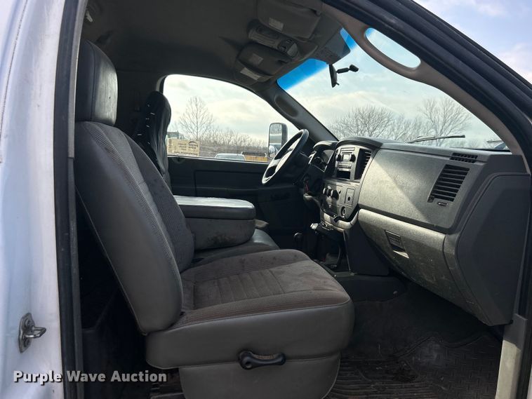 image for item DO1008 2008 Dodge Ram 4500HD flatbed truck