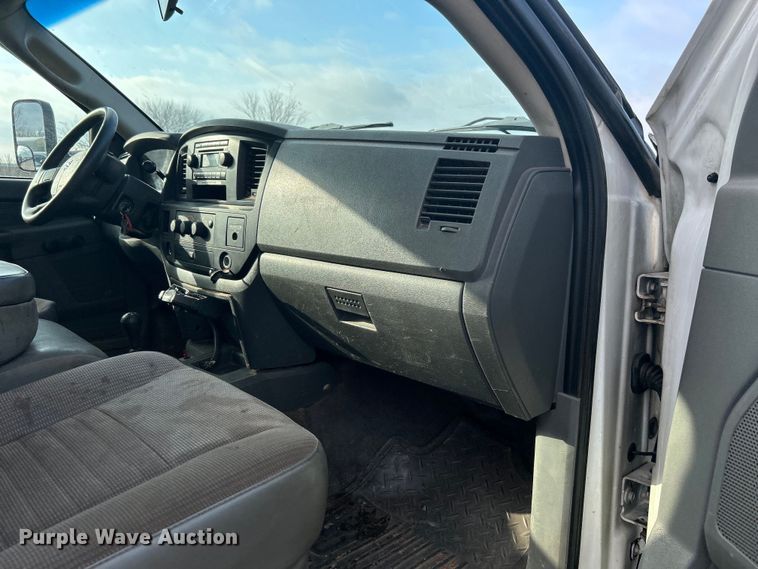 image for item DO1008 2008 Dodge Ram 4500HD flatbed truck