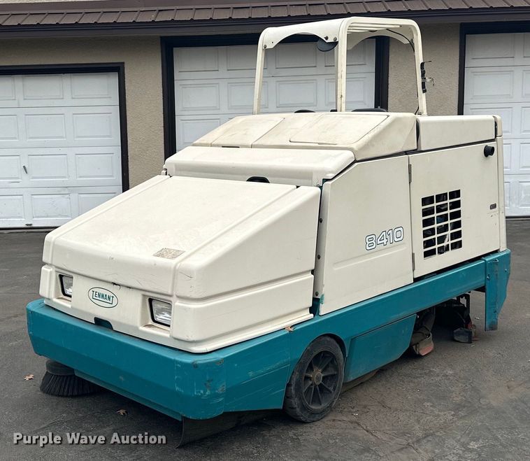 image for item DO3393 Tennant  8410 sweeper/scrubber
