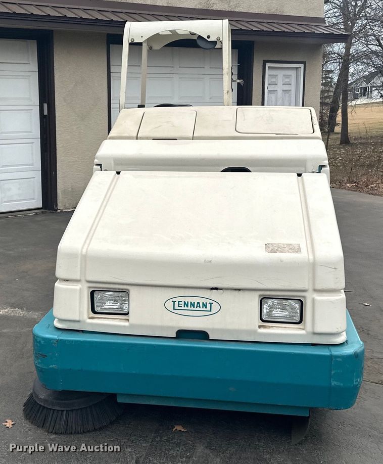 image for item DO3393 Tennant  8410 sweeper/scrubber