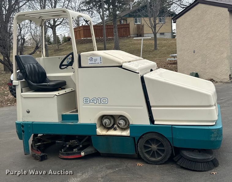 image for item DO3393 Tennant  8410 sweeper/scrubber