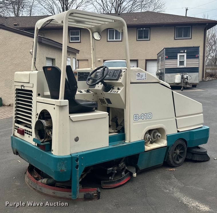 image for item DO3393 Tennant  8410 sweeper/scrubber