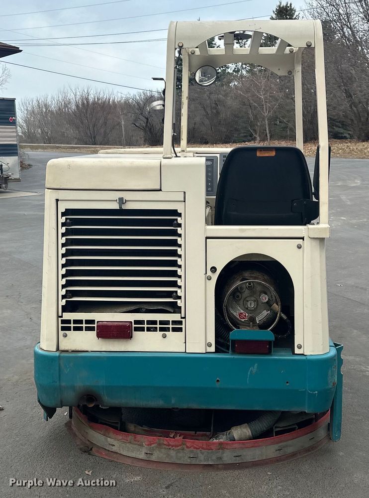 image for item DO3393 Tennant  8410 sweeper/scrubber