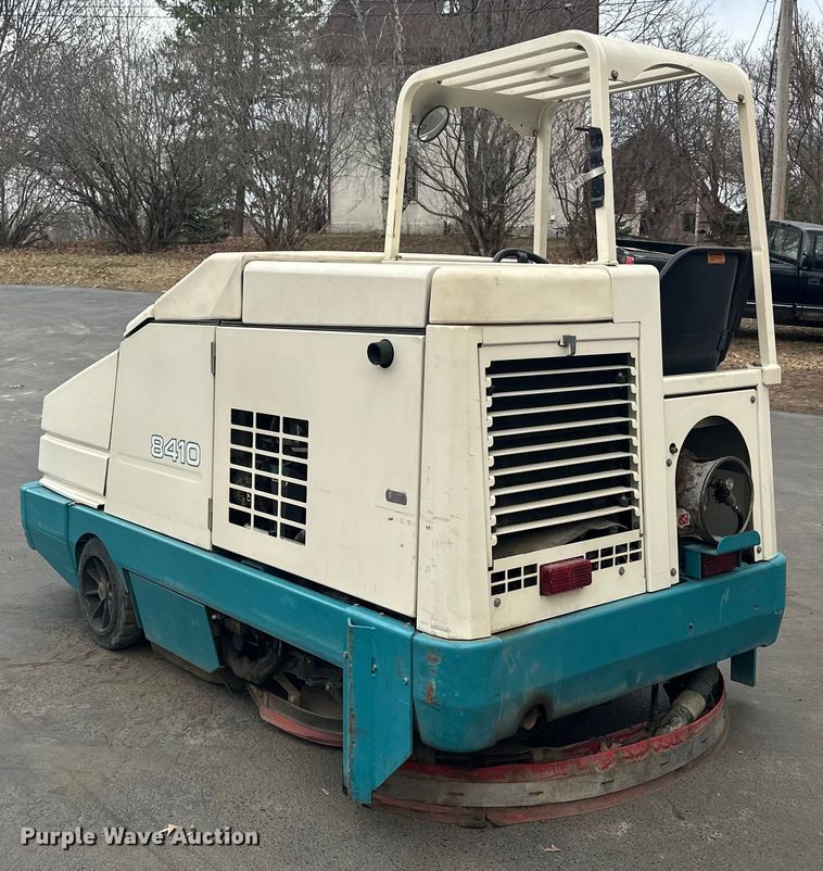 image for item DO3393 Tennant  8410 sweeper/scrubber