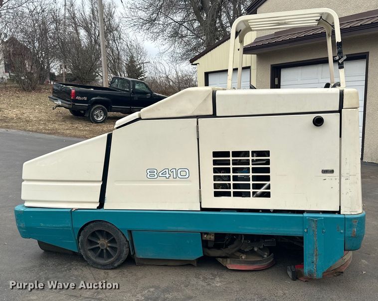 image for item DO3393 Tennant  8410 sweeper/scrubber