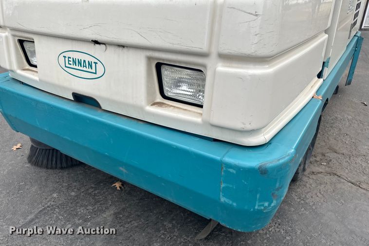 image for item DO3393 Tennant  8410 sweeper/scrubber