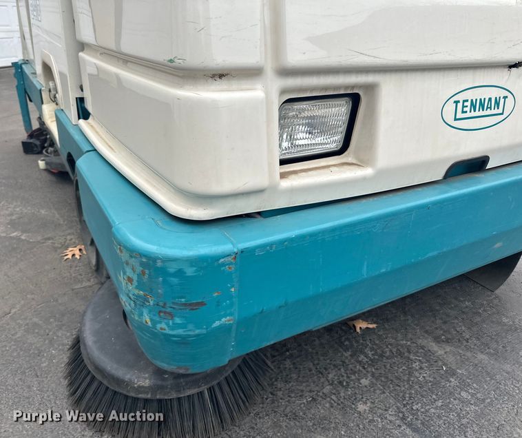 image for item DO3393 Tennant  8410 sweeper/scrubber