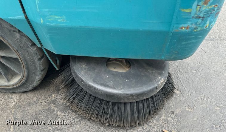 image for item DO3393 Tennant  8410 sweeper/scrubber