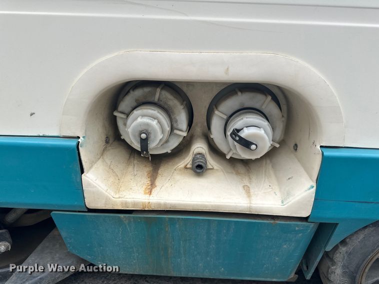 image for item DO3393 Tennant  8410 sweeper/scrubber