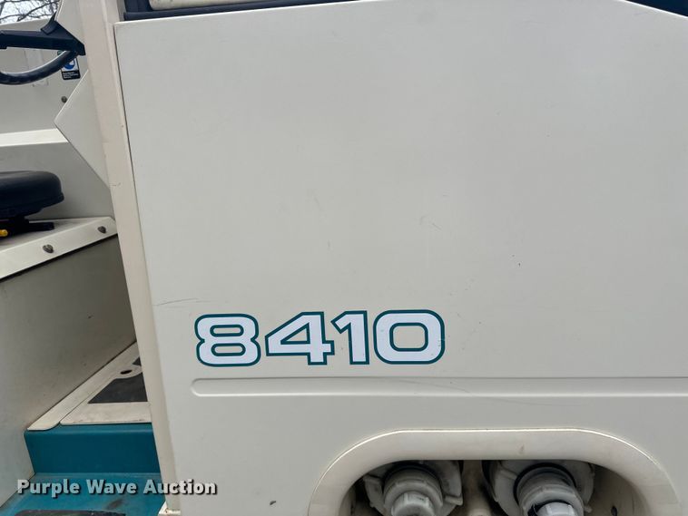 image for item DO3393 Tennant  8410 sweeper/scrubber