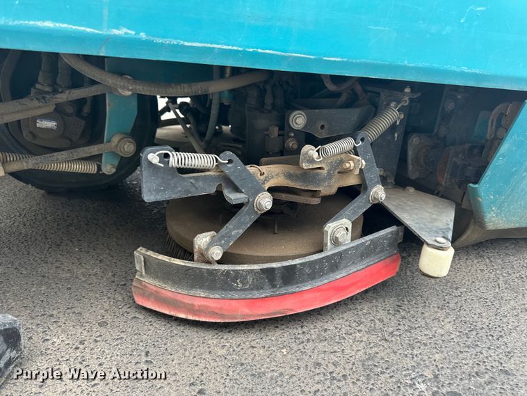 image for item DO3393 Tennant  8410 sweeper/scrubber