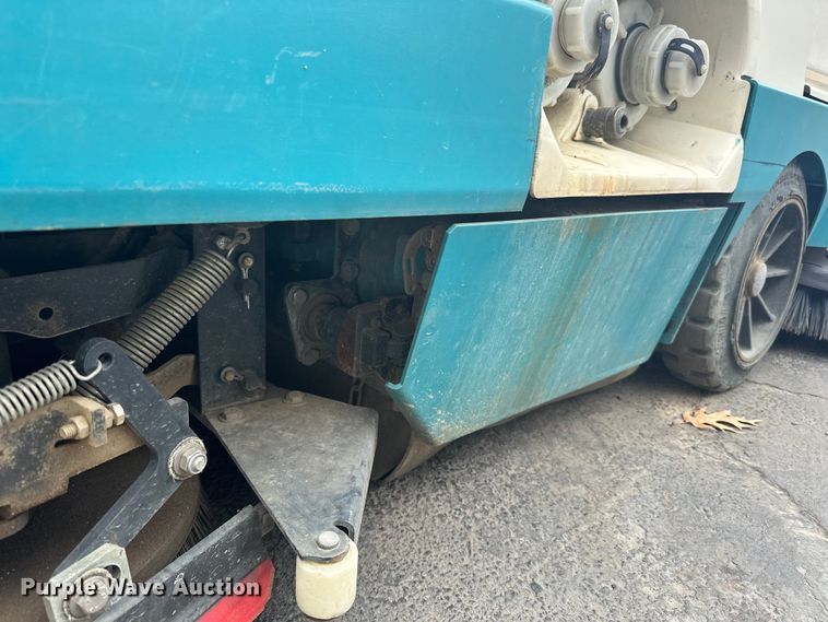 image for item DO3393 Tennant  8410 sweeper/scrubber