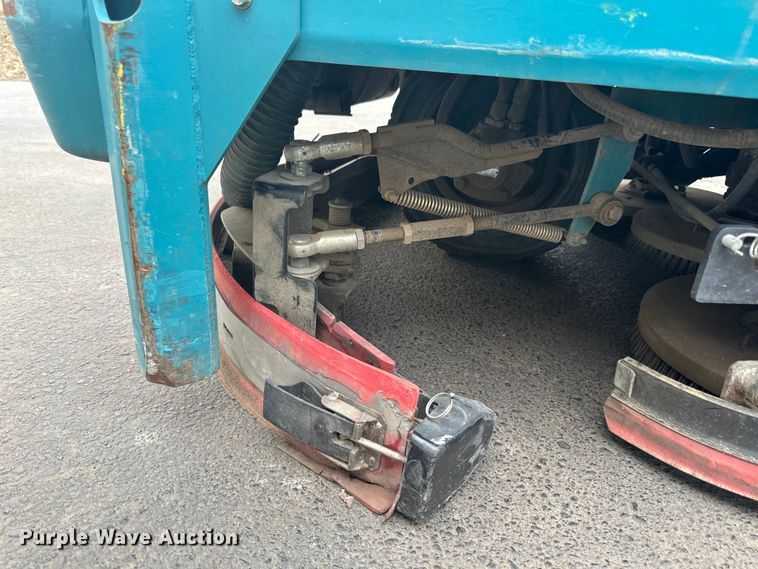 image for item DO3393 Tennant  8410 sweeper/scrubber