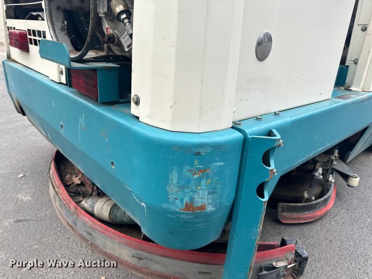 image for item DO3393 Tennant  8410 sweeper/scrubber