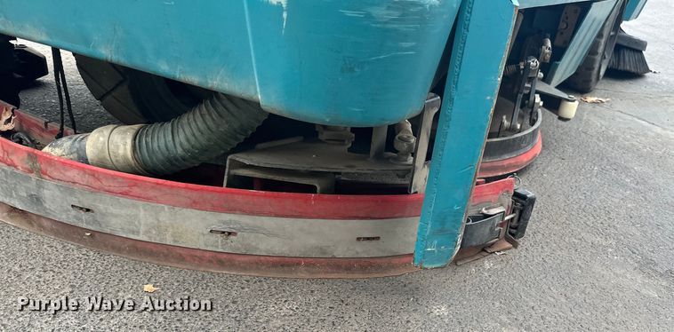 image for item DO3393 Tennant  8410 sweeper/scrubber