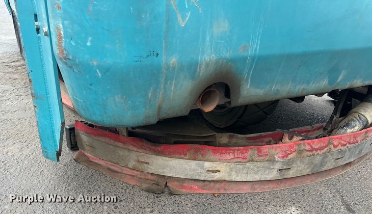 image for item DO3393 Tennant  8410 sweeper/scrubber