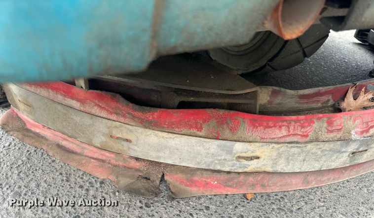 image for item DO3393 Tennant  8410 sweeper/scrubber