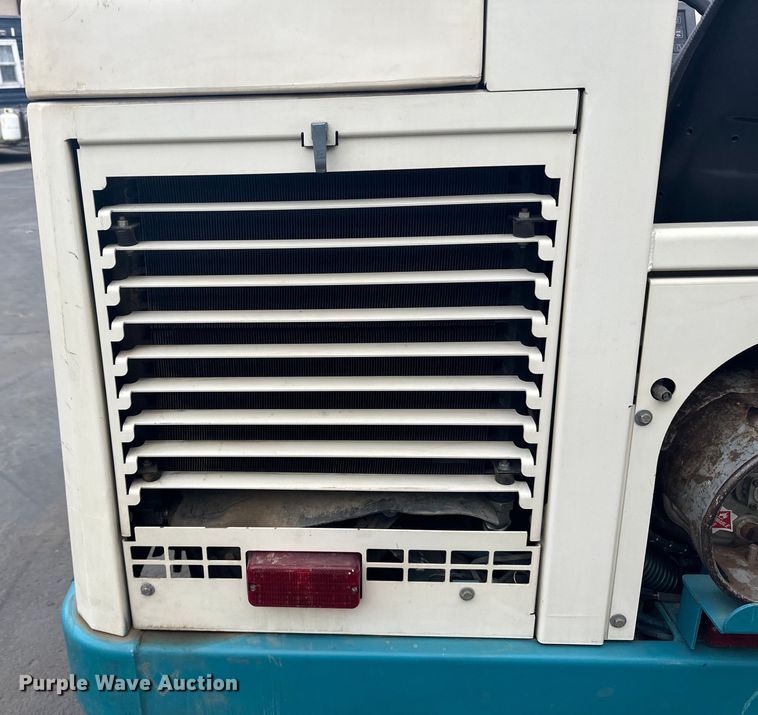 image for item DO3393 Tennant  8410 sweeper/scrubber