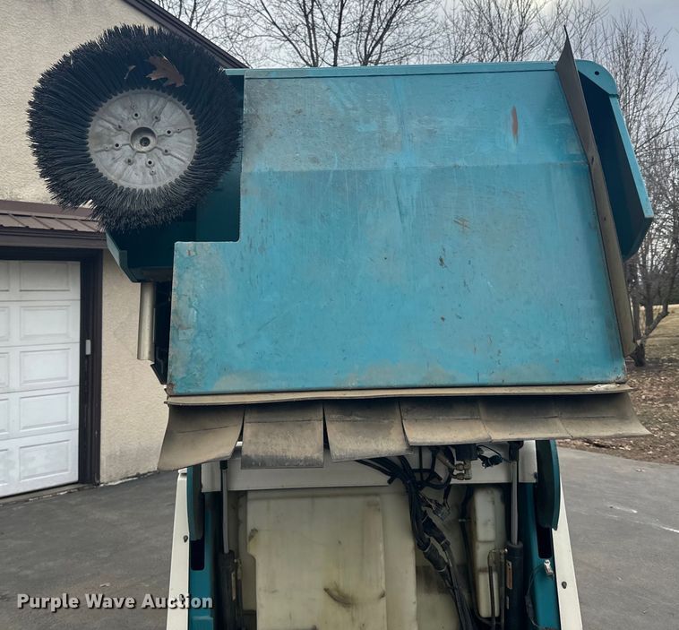 image for item DO3393 Tennant  8410 sweeper/scrubber