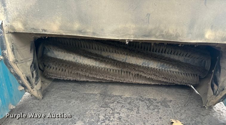 image for item DO3393 Tennant  8410 sweeper/scrubber