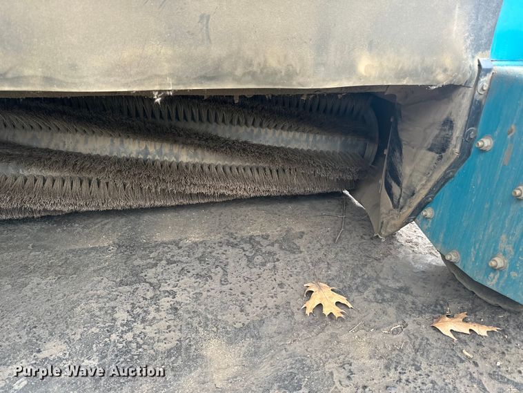 image for item DO3393 Tennant  8410 sweeper/scrubber