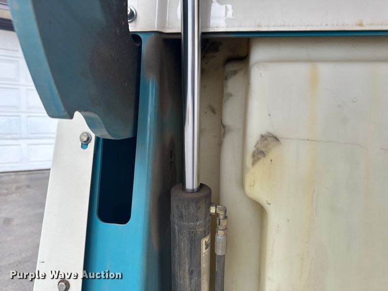 image for item DO3393 Tennant  8410 sweeper/scrubber