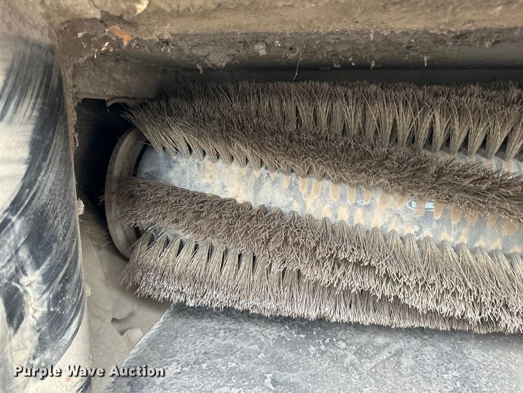 image for item DO3393 Tennant  8410 sweeper/scrubber