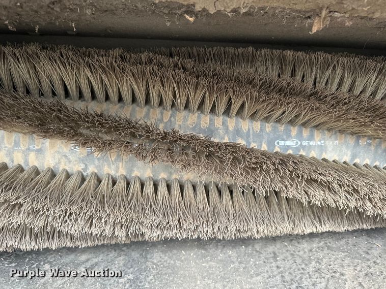 image for item DO3393 Tennant  8410 sweeper/scrubber