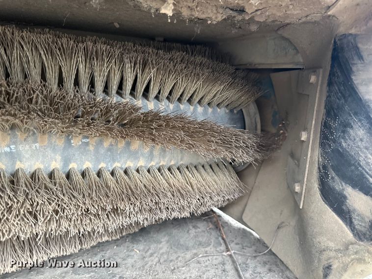 image for item DO3393 Tennant  8410 sweeper/scrubber