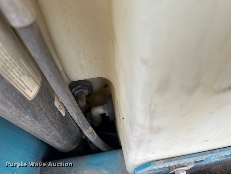 image for item DO3393 Tennant  8410 sweeper/scrubber