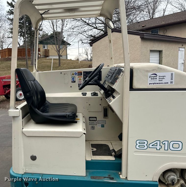 image for item DO3393 Tennant  8410 sweeper/scrubber