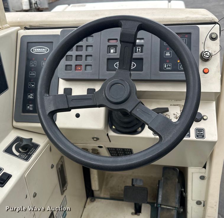 image for item DO3393 Tennant  8410 sweeper/scrubber