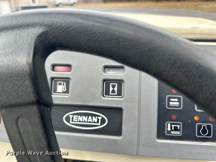 image for item DO3393 Tennant  8410 sweeper/scrubber